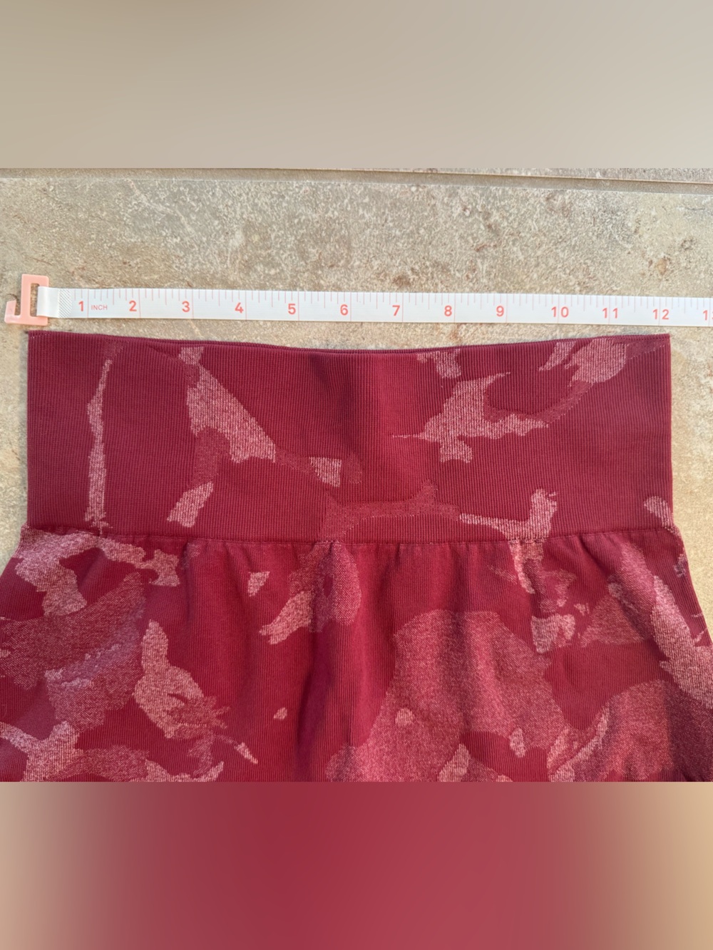 NWOT Women’s Red Maroon Camo Biker Shorts Scrunch Sides Size Medium - Picture 5 of 7